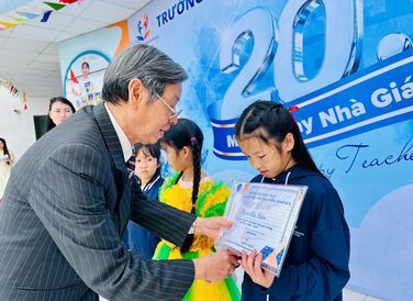 Văn nghệ chào mừng Ngày nhà giáo VN 20/11