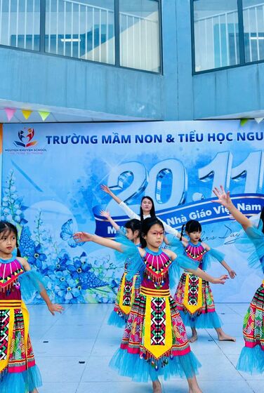 Văn nghệ chào mừng Ngày nhà giáo VN 20/11