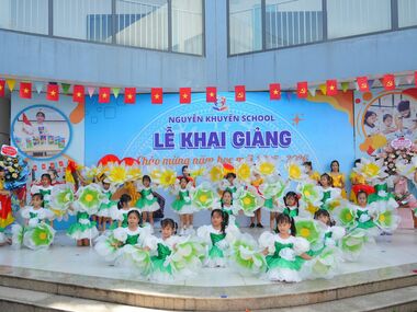 TIỂU HỌC NGUYỄN KHUYẾN CHÀO ĐÓN NĂM HỌC 2025-2026 – MỞ CÁNH CỬA TRI THỨC – VƯƠN TỚI CHÂN TRỜI MỚI.